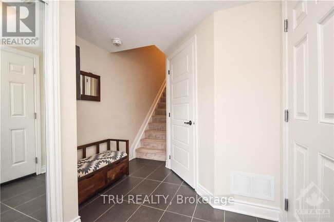 Building Photo - 787 Mayfly Cres