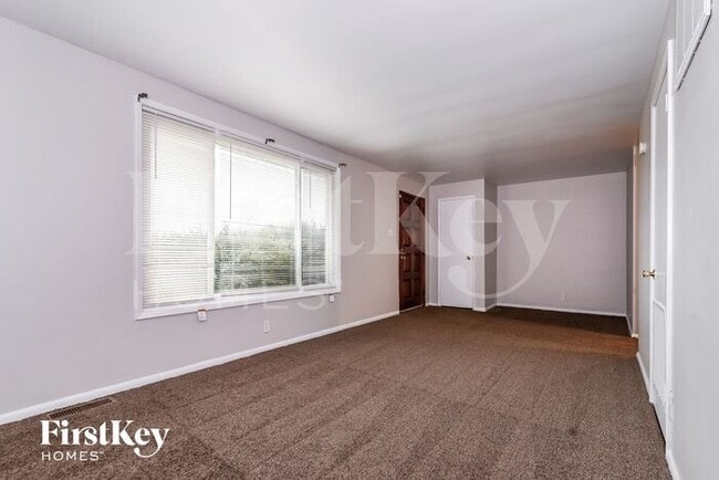 Building Photo - 6616 Oakview Dr N