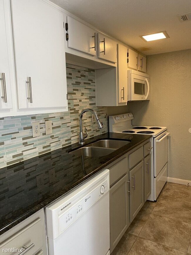 Foto del edificio - 2 br, 2 bath Townhome - 309 Spruce St Apt A