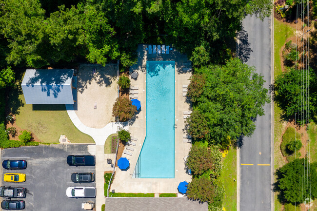 Piscina de tamaño olímpico - Bay Breeze Apartments