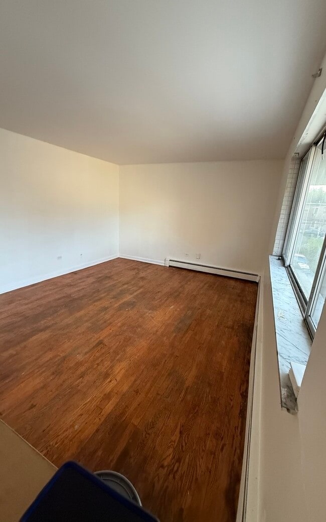 Building Photo - 558 N Ardmore Ave