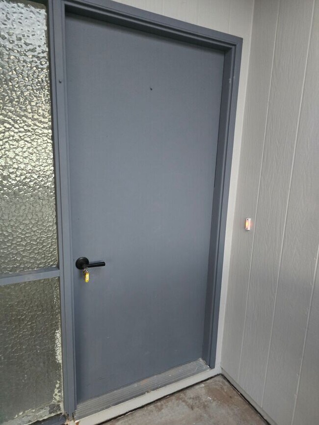 Foto del edificio - 9240 E Holmes St