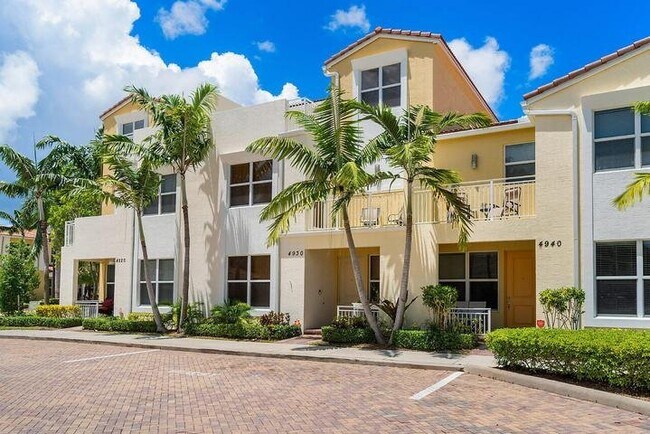 Foto del edificio - 4930 NW 15th Ave