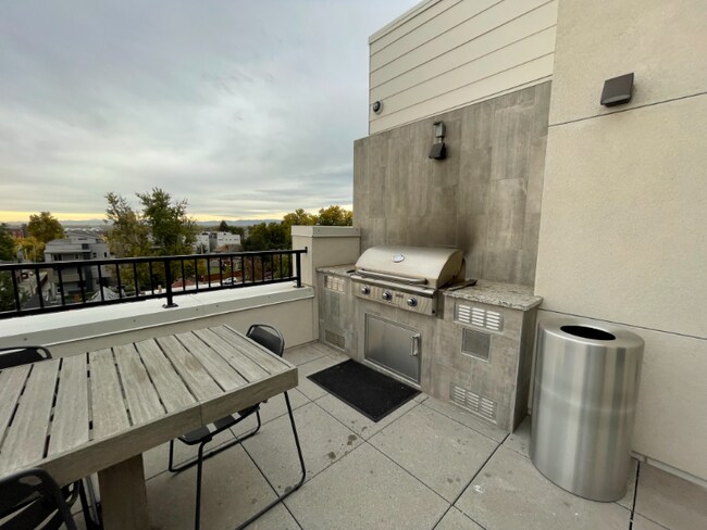 Building Photo - 3300 W 32nd Ave