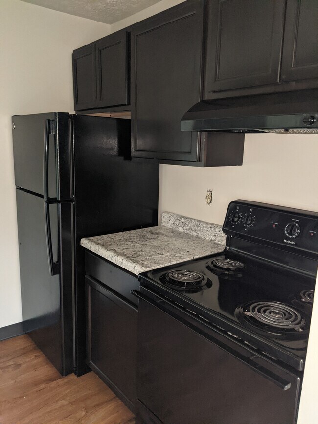 Kitchen - 2813 Queen City Ave