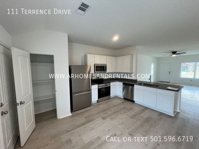 Foto del edificio - 111 Terrence Dr