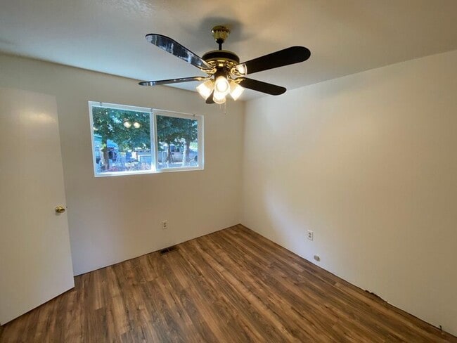 Foto del edificio - 1011 Cedar St