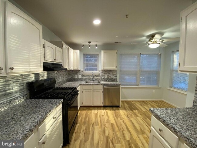 Building Photo - 1311 Sheridan Pl