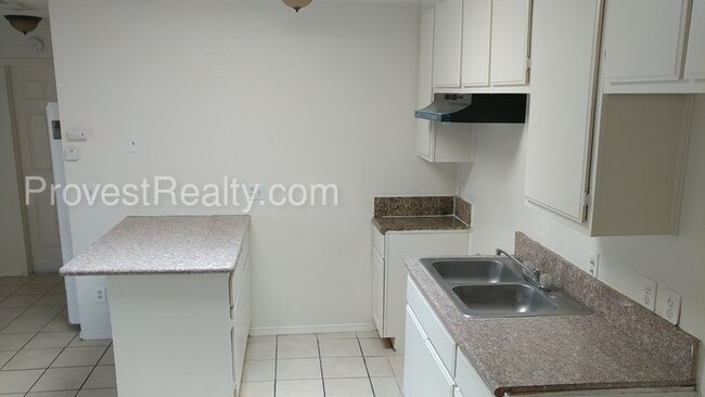Foto del edificio - 18190 Larkspur Rd