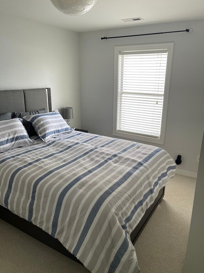 Foto del edificio - 404 Grace Ave