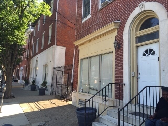Building Photo - 818 N West St