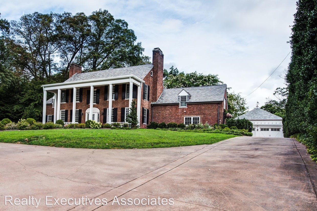 Primary Photo - 1029 Scenic Dr