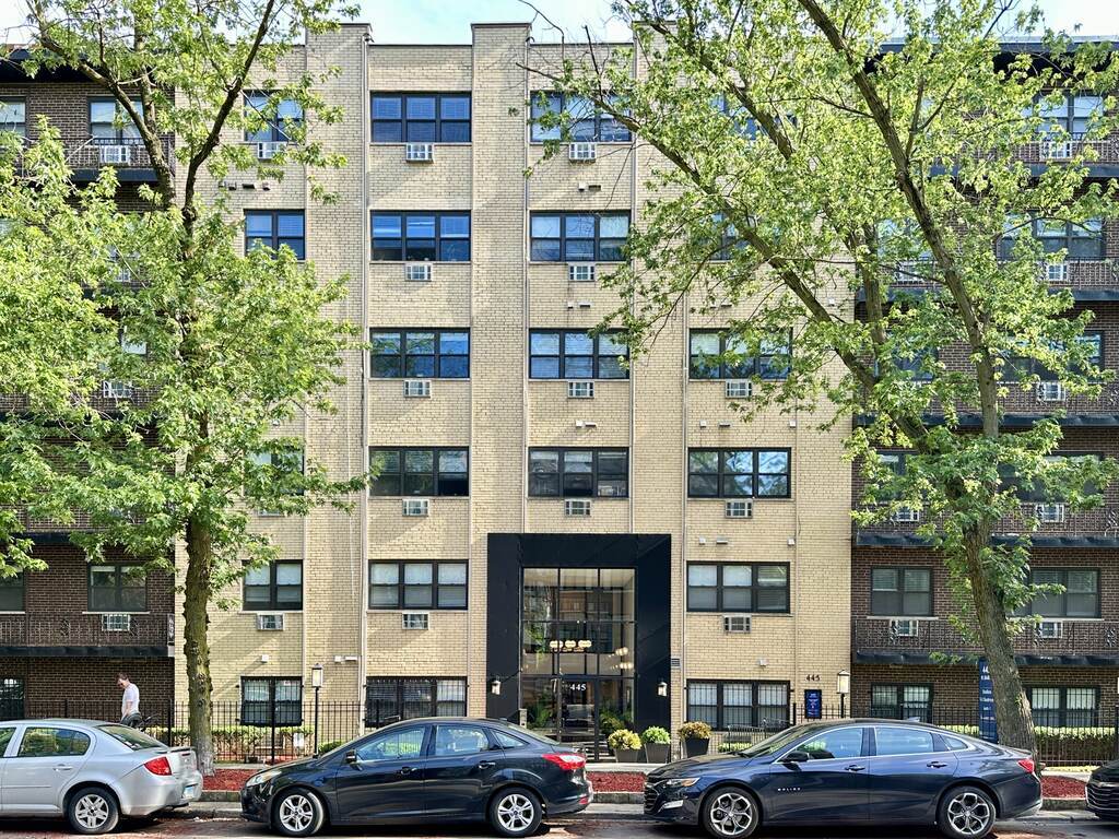 Primary Photo - 507 W Barry Ave
