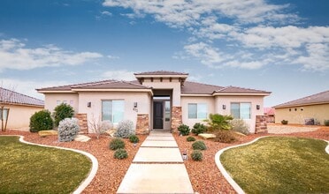 Building Photo - 672 Red Mountain Blvd