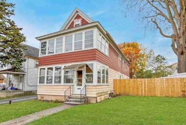 Building Photo - 516 S Edwards Ave
