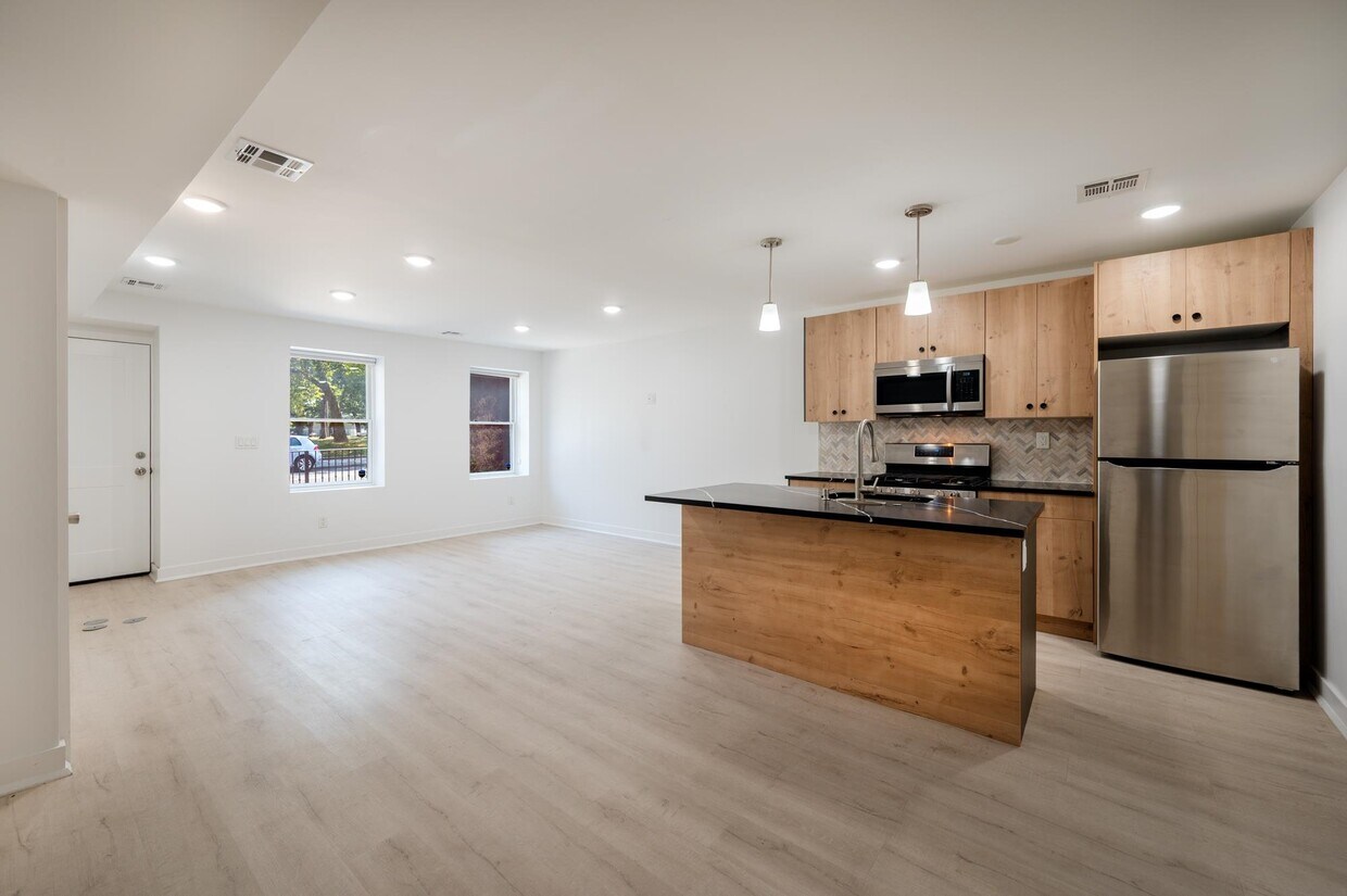 Foto principal - 782 Grand St