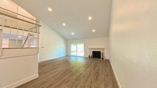 Building Photo - 24 Park Vista