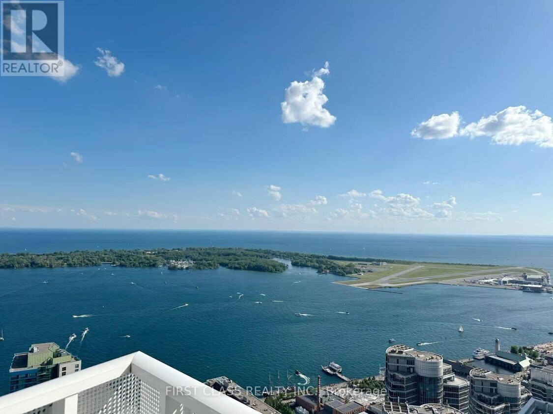 Photo principale - 100-6100 Harbour St