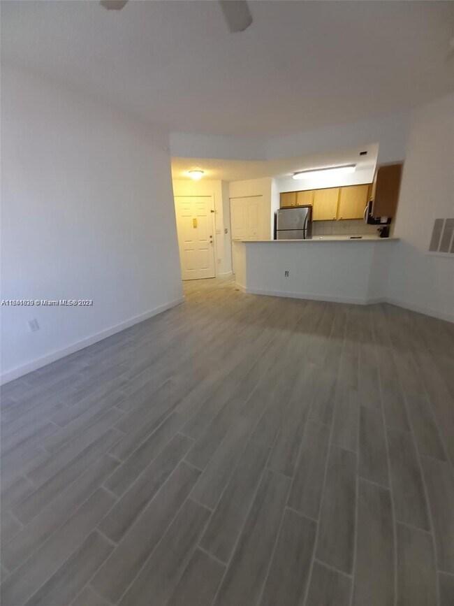 Building Photo - 2550 SW 18th Terrace