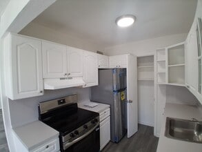 Building Photo - 401 SW 13th Pl