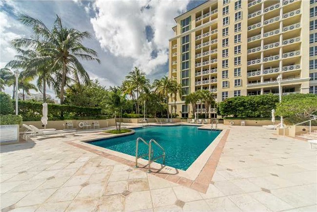 Foto del edificio - 445 Grand Bay Dr