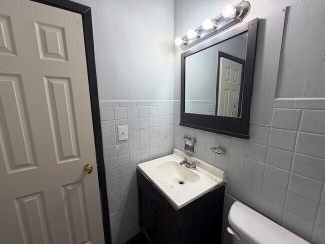 Building Photo - 1014 Koehn-