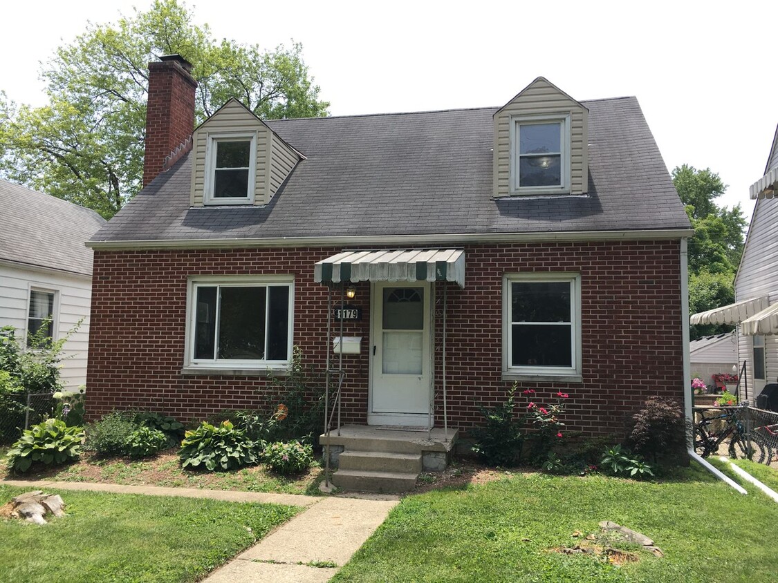 Foto principal - **4-BEDROOM HOUSE W/ GARAGE IN NORTH COLUM...