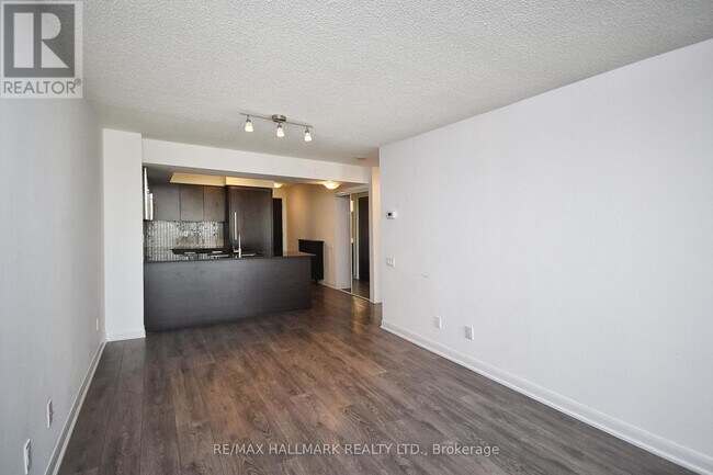 Photo du bâtiment - 5162-5162 Yonge St