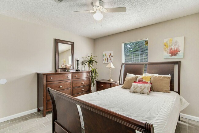 Foto del edificio - 3410 Green Briar Cir