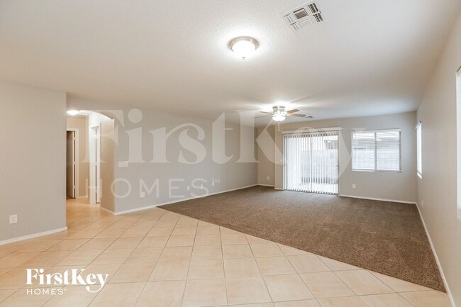 Foto del edificio - 8338 W Hughes Dr