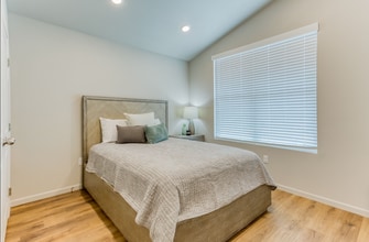 Building Photo - 402 Lincoln Ln