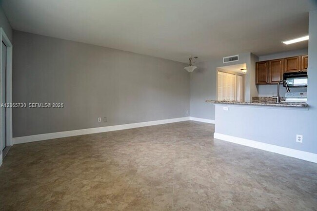 Foto del edificio - 1606 Meadows Cir W