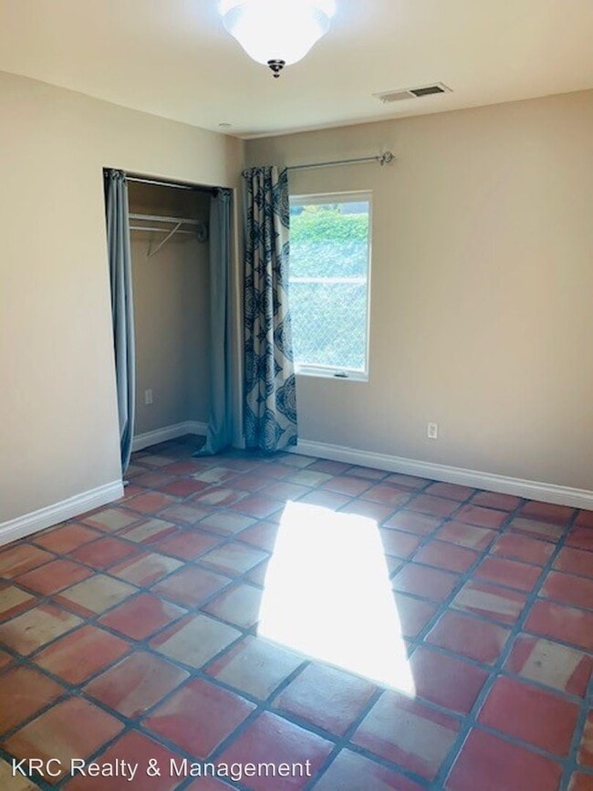 Building Photo - 12469 Mirar De Valle Rd