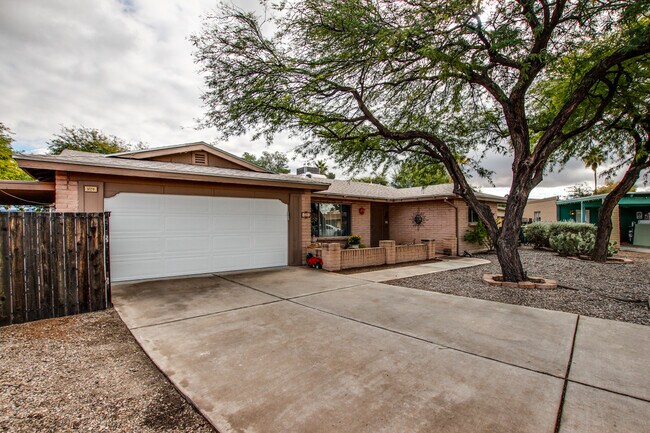 Foto del edificio - 9530 E Baker St