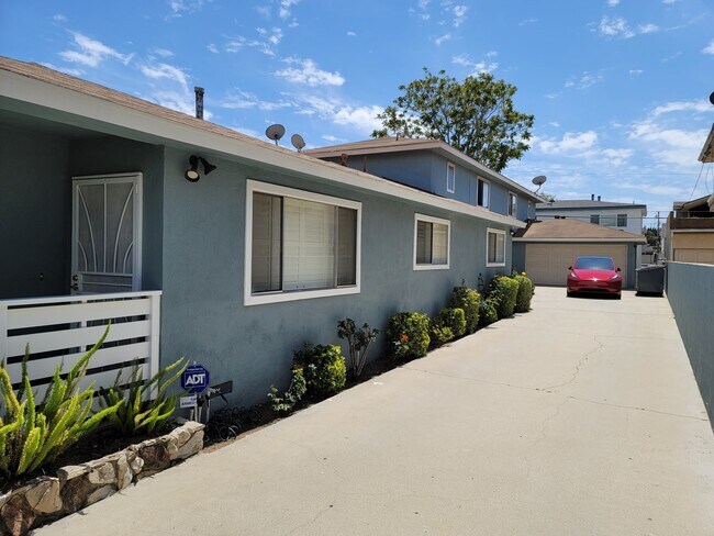 Building Photo - 2604 Graham Ave