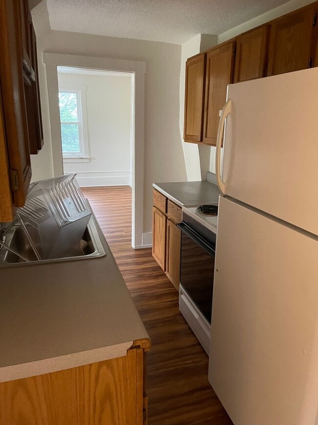 Building Photo - 135 Whiterock Ave