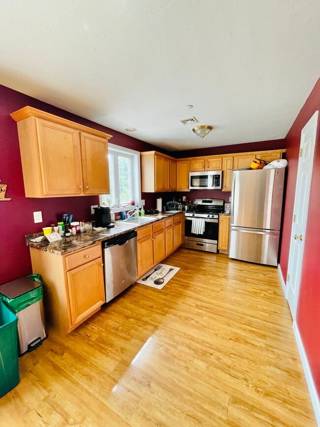 Building Photo - 2 Bedroom Condo Available Mid/Late October