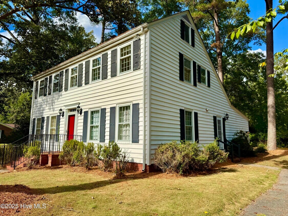 Primary Photo - 1607 E Canal St