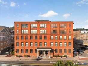 Building Photo - 145 Canal St E