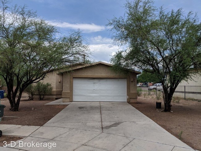 Building Photo - 3 br, 2 bath House - 2049 E Cochise Vista