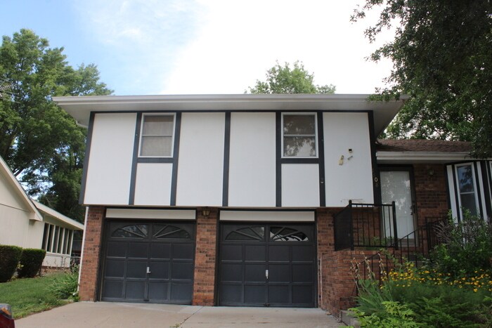 Primary Photo - 1808 Evergreen St