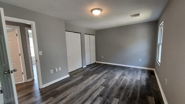 Building Photo - 537 Holly Village Ln