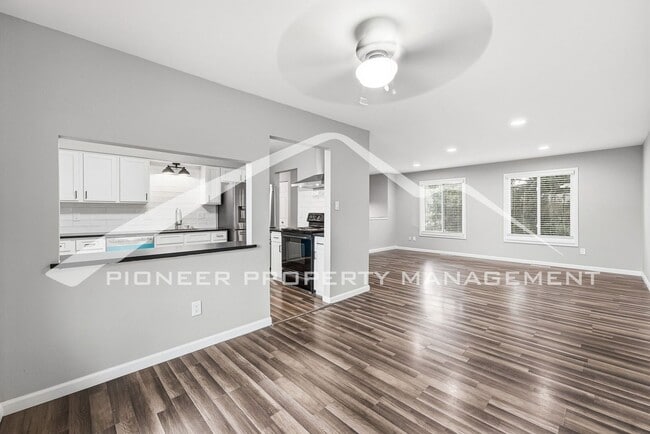 Foto del edificio - Gorgeous Home with Central AC and Fenced Yard