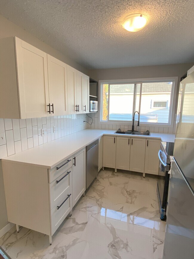 Photo du bâtiment - 10612 154 St NW