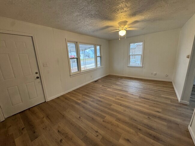 Foto del edificio - 1320 N Jay St