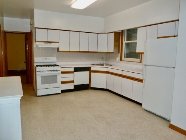 Building Photo - 3733 N Oakley Ave