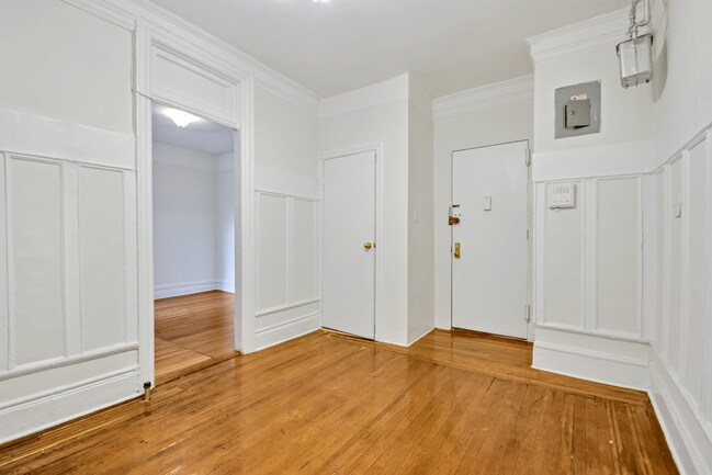 Building Photo - 55 Tiemann Pl
