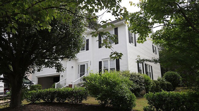Building Photo - 3 br, 2.5 bath House - 205 Brook Creek Drive
