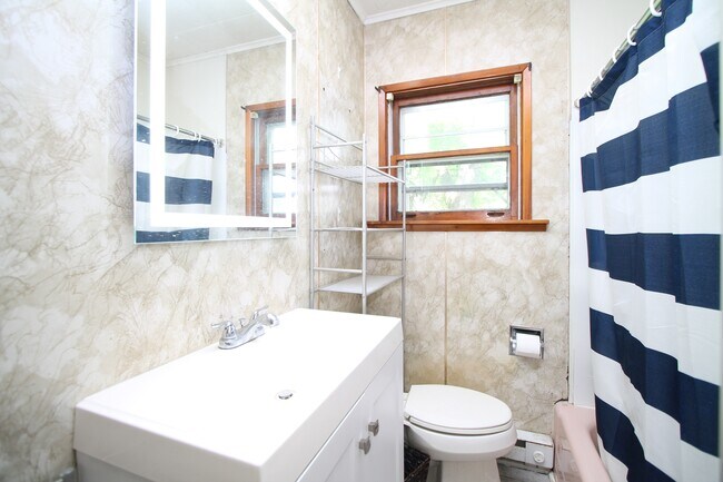 Foto del edificio - 115 Crestmont Ave