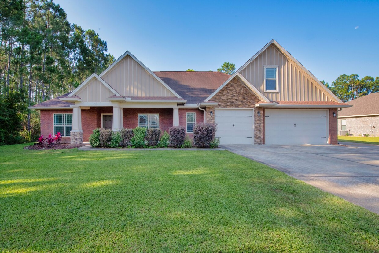 Primary Photo - Stunning Craftsman Home by the Golf Course